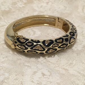 Vintage Leopard Print Enamel Rhinestone Gold Tone Hinged Clip Bangle Bracelet
